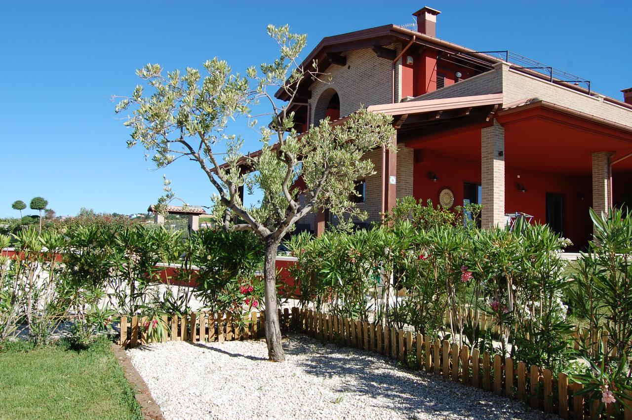 Ciliegia Rossa Aparthotel Colonnella